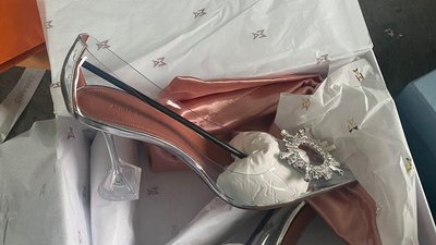 Забув задекларувати. Прикарпатець позбувся брендових речей Забув задекларувати. Прикарпатець позбувся брендових речей