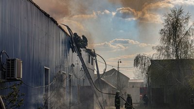 Пожежа у Пісочини через удар РФ Пожежа у Пісочини через удар РФ