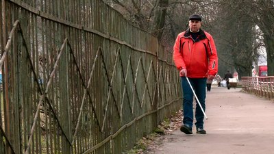 "Інколи доводиться йти просто під колеса машини". У Кропивницькому бракує звукових світлофорів "Інколи доводиться йти просто під колеса машини". У Кропивницькому бракує звукових світлофорів