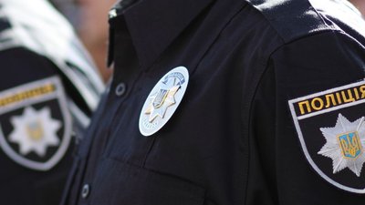 У селі Нижня Апша на Закарпатті в чоловіка з автомобіля викрали 17 телефонів Iphone
