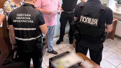 Хабар за бюджетне місце: в Одесі затримали представника приймальної комісії одного з коледжів