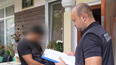 Видавали себе за волонтерів: на Одещині групу підозрюють у шахрайстві з продажем авто для ЗСУ Видавали себе за волонтерів: на Одещині групу підозрюють у шахрайстві з продажем авто для ЗСУ