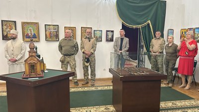 "Частина намолених ікон зі Сходу": у Дубенському замку на Рівненщині відкрили виставку робіт священника "Частина намолених ікон зі Сходу": у Дубенському замку на Рівненщині відкрили виставку робіт священника