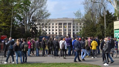 Пускають по двоє та в масках: як проходять роковини 2 травня Одесі Пускають по двоє та в масках: як проходять роковини 2 травня Одесі