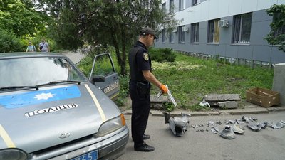 На місці нічного обстрілу Салтівки у Харкові сапери вилучили уламки "Урагану", що не розірвалися На місці нічного обстрілу Салтівки у Харкові сапери вилучили уламки "Урагану", що не розірвалися