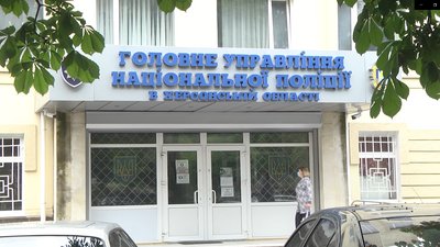 У Херсоні поліцейські розшукали безхатченка, який поранив ножем чоловіка і скинув його у підвал