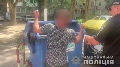 На сміттєзвалищі під Одесою знайшли тіло оголеної жінки. ФОТО