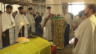 У Луцьку попрощалися з загиблим бійцем Віталієм Шубою У Луцьку попрощалися з загиблим бійцем Віталієм Шубою