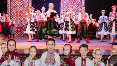Дівочі ворожіння та зимові забави мовою танцю: у Хмельницькому покажуть хореографічну виставу "Подільська Коляда" Дівочі ворожіння та зимові забави мовою танцю: у Хмельницькому покажуть хореографічну виставу "Подільська Коляда"