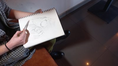 "Можу і лежачи малювати": у Полтаву переїхала художниця із Запорізької області Дар’я Душеіна "Можу і лежачи малювати": у Полтаву переїхала художниця із Запорізької області Дар’я Душеіна