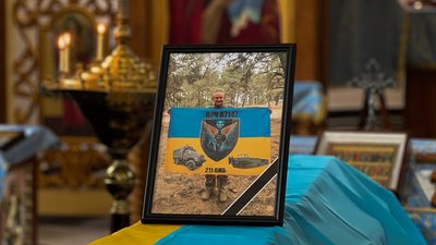 У Мукачеві попрощалися із полеглим захисником Євгеном Мазієм
