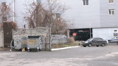 Мешканці будинку біля супермаркету у Харкові скаржаться на вантажівки у подвір'ї