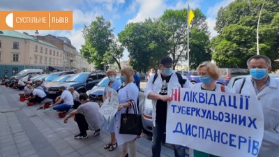 Біля Львівської ОДА пікетували медики та шахтарі Біля Львівської ОДА пікетували медики та шахтарі