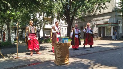 Двоє лучан та двоє переселенців об'єдналися в музичний гурт і збирають гроші на ЗСУ Двоє лучан та двоє переселенців об'єдналися в музичний гурт і збирають гроші на ЗСУ