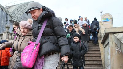 Стабільно більша кількість українців повертається з-за кордону, аніж виїжджає — Опендатабот