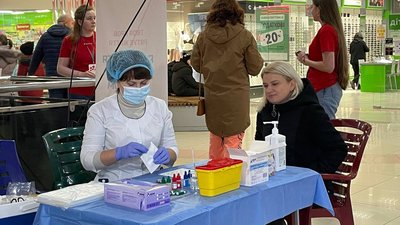"Донорство — це життя": у Черкасах безоплатно перевіряють групу крові