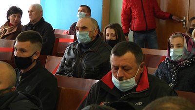 На Житомирщині жителі громади намагаються повернути землю, яку у 2019 виділили немісцевим "АТОвцям" На Житомирщині жителі громади намагаються повернути землю, яку у 2019 виділили немісцевим "АТОвцям"
