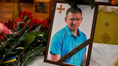На Чернігівщині попрощалися з трьома військовими: Андрієм Рамулем, Романом Гуленком та Іваном Тищенком На Чернігівщині попрощалися з трьома військовими: Андрієм Рамулем, Романом Гуленком та Іваном Тищенком