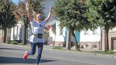 У Чернівцях долучилися до всеукраїнського пробігу «Біжу за Героя України» У Чернівцях долучилися до всеукраїнського пробігу «Біжу за Героя України»