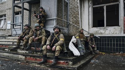 Литва передала українським військовим светри