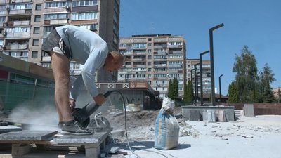 У черкаському сквері "Юність" завершуються роботи У черкаському сквері "Юність" завершуються роботи