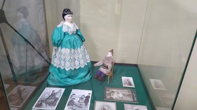Лялькова казка в музеї. У Миколаєві відкрилася виставка іграшок місцевих майстринь