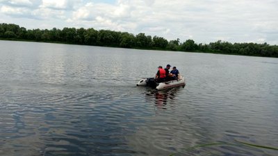 Перекинувся човен: на Чернігівщині на Дніпрі потонув рибалка Перекинувся човен: на Чернігівщині на Дніпрі потонув рибалка