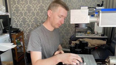 Переселенка з Запоріжжя відкрила у Хмельницькому майстерню з гравіювання Переселенка з Запоріжжя відкрила у Хмельницькому майстерню з гравіювання
