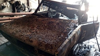У Кривому Розі згорів гараж разом з автівкою