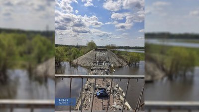 На Чернігівщині почали розбирати ще один міст через Десну На Чернігівщині почали розбирати ще один міст через Десну