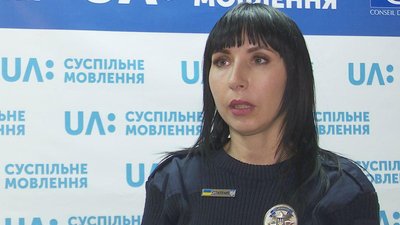 Експеримент поліції Дніпра: чоловік принижував жінку на вулиці – люди не реагували