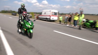 Три рекорди швидкості на мотоциклах встановили поблизу Чернігова. РЕПОРТАЖ Три рекорди швидкості на мотоциклах встановили поблизу Чернігова. РЕПОРТАЖ