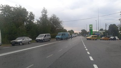 Понад пів сотні прикарпатців заблокували дорогу національного значення Понад пів сотні прикарпатців заблокували дорогу національного значення