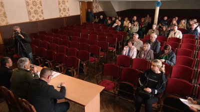 У Надвірній на Франківщині місцеві жителі проголосували за припинення діяльності релігійної громади УПЦ МП У Надвірній на Франківщині місцеві жителі проголосували за припинення діяльності релігійної громади УПЦ МП