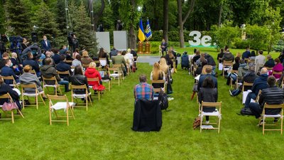 Американська система та дві групи 1+1 замість однієї. Як обирали ЗМІ на пресконференцію Зеленського