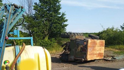 На Черкащині зіштовхнулися легковик та трактор На Черкащині зіштовхнулися легковик та трактор