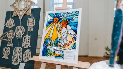 Експонати виставки "Різдвяне диво" в Тернополі