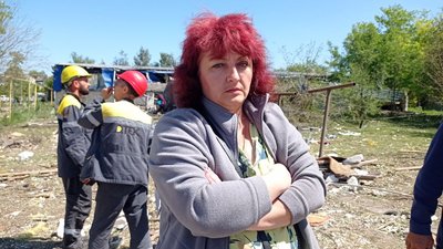 "Я здивована як я вижила". Що відбувається на місці ракетного удару по передмістю Дніпра та що кажуть очевидці "Я здивована як я вижила". Що відбувається на місці ракетного удару по передмістю Дніпра та що кажуть очевидці