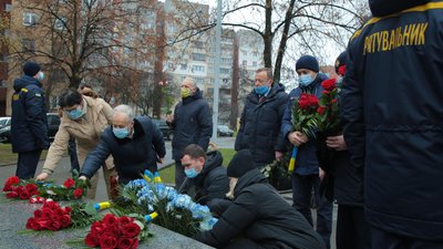У Львові вшанували ліквідаторів наслідків аварії на Чорнобильській АЕС У Львові вшанували ліквідаторів наслідків аварії на Чорнобильській АЕС