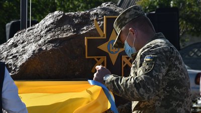 У День захисника України в Одеській області відкрили пам'ятник загиблим бійцям У День захисника України в Одеській області відкрили пам'ятник загиблим бійцям