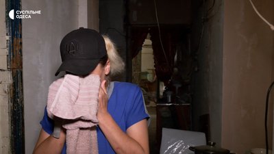 Мешканка зруйнованої квартири 23 липня 2023 року Мешканка зруйнованої квартири 23 липня 2023 року