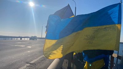 Херсонці створили "живий ланцюг єдності" до Дня Соборності України