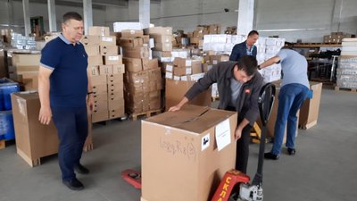 Директор Славутської міської лікарні Леонід Радзивілюк отримує апарат ультразвукової діагностики преміум-класу. 12.08.2022 р. Директор Славутської міської лікарні Леонід Радзивілюк отримує апарат ультразвукової діагностики преміум-класу. 12.08.2022 р.