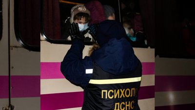 Евакуаційний потяг прибув із Донеччини в Черкаську область Евакуаційний потяг прибув із Донеччини в Черкаську область
