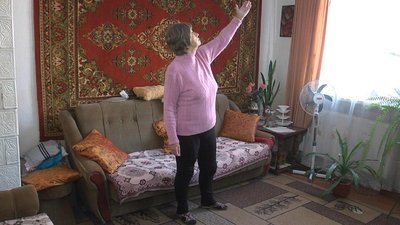 Тече в усіх кімнатах: на Волині три родини роками просять відремонтувати дірявий дах