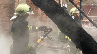 Понад 40 рятувальників гасили пожежу в будинку культури на Черкащині Понад 40 рятувальників гасили пожежу в будинку культури на Черкащині