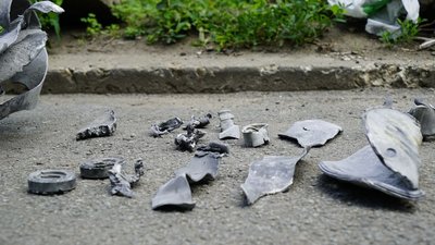 На місці нічного обстрілу Салтівки у Харкові сапери вилучили уламки "Урагану", що не розірвалися На місці нічного обстрілу Салтівки у Харкові сапери вилучили уламки "Урагану", що не розірвалися