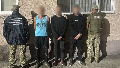 Чотирнадцятьох українців та одного громадянина РФ затримали поблизу кордону на Закарпатті