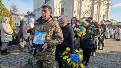 У Луцьку попрощалися з 27-річним військовим Андрієм Гурним У Луцьку попрощалися з 27-річним військовим Андрієм Гурним