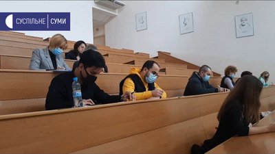 У Сумському державному університеті радіодиктант писали три десятки людей (ФОТО) У Сумському державному університеті радіодиктант писали три десятки людей (ФОТО)
